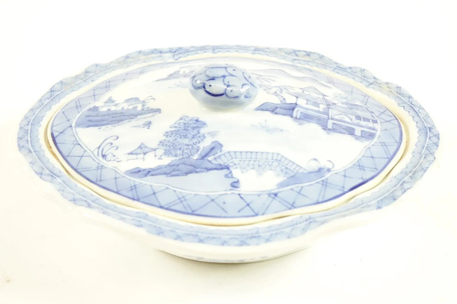 Antique Chinese Blue and White Porcelain Dish With a Lid - 5