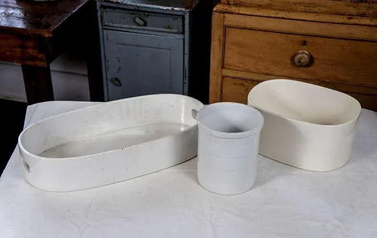 Three Ivory-Glazed Pottery Articles - 3