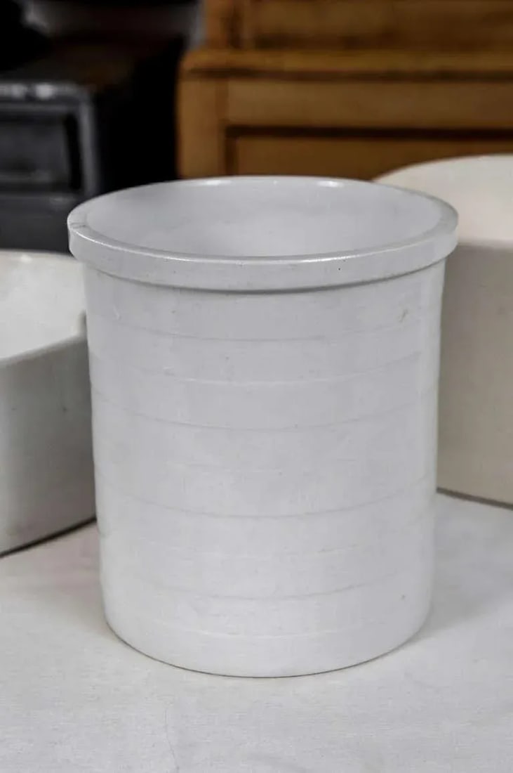 Three Ivory-Glazed Pottery Articles - 4