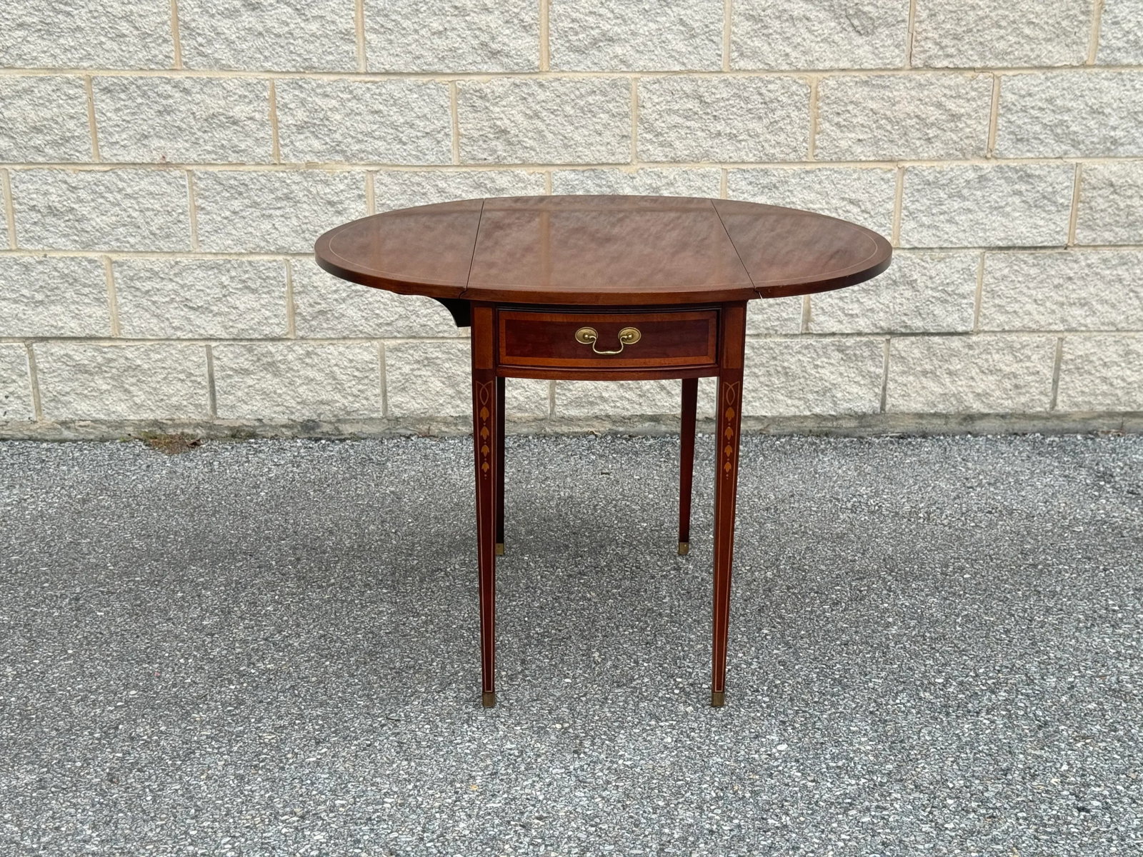 Pembroke Dropleaf Table American Masterpiece by Hickory - 4