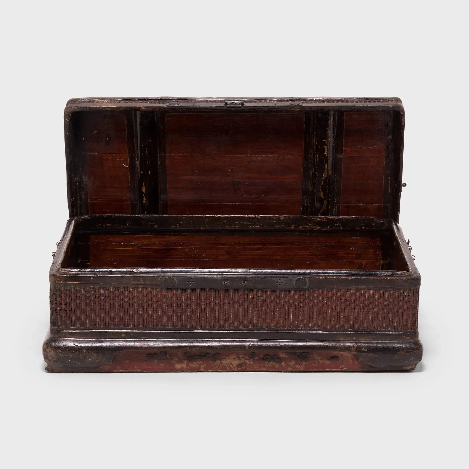19th Century Chinese Fine Woven Lacquered Trunk - 5