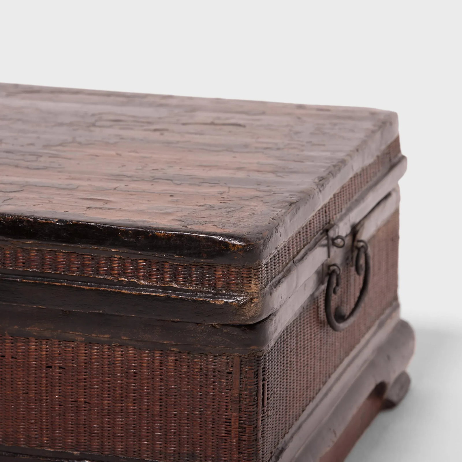19th Century Chinese Fine Woven Lacquered Trunk - 8