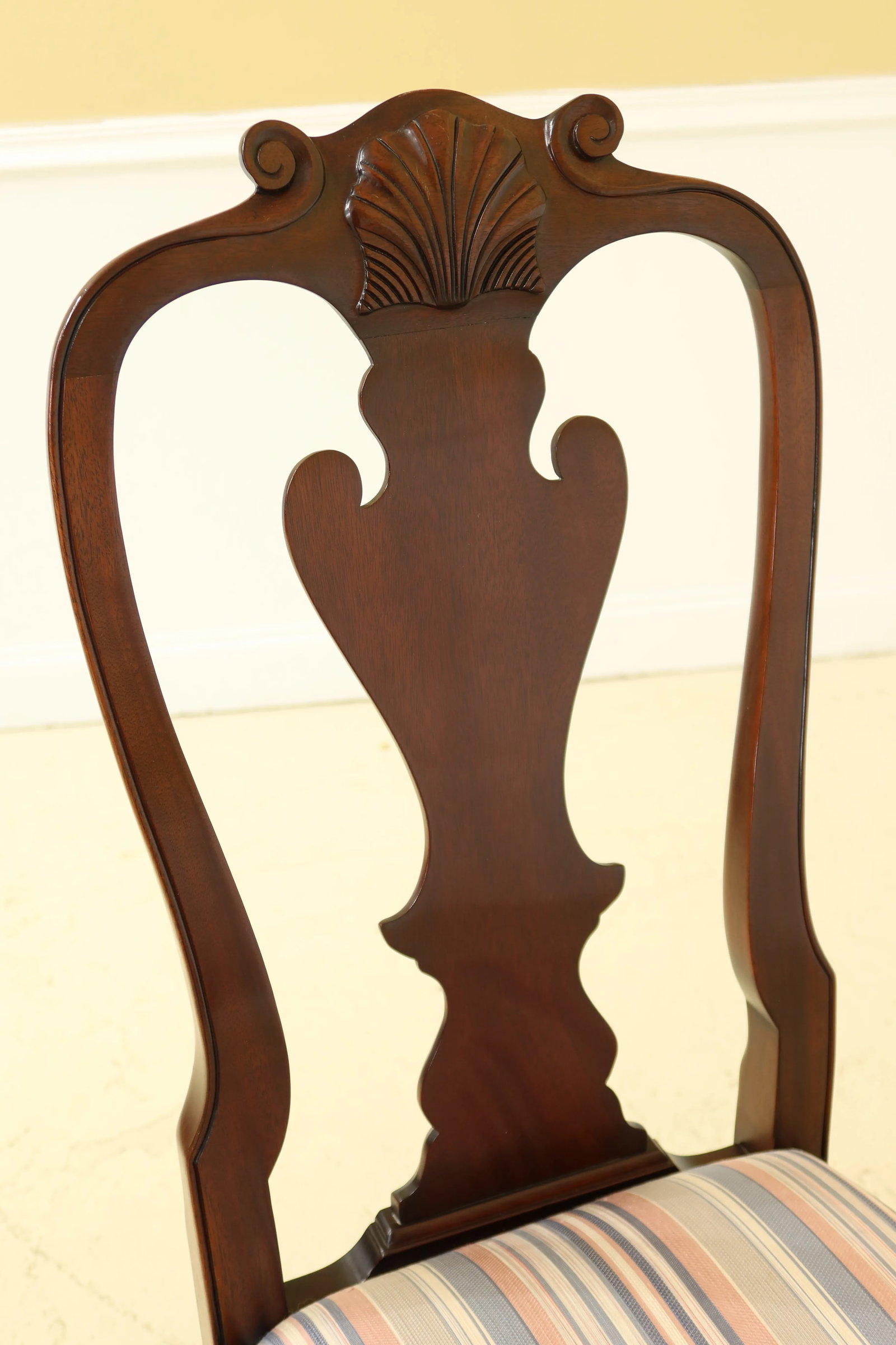 Set of 8 Stickley Mahogany Philadelphia Queen Anne Style Dining Room Chairs - 8