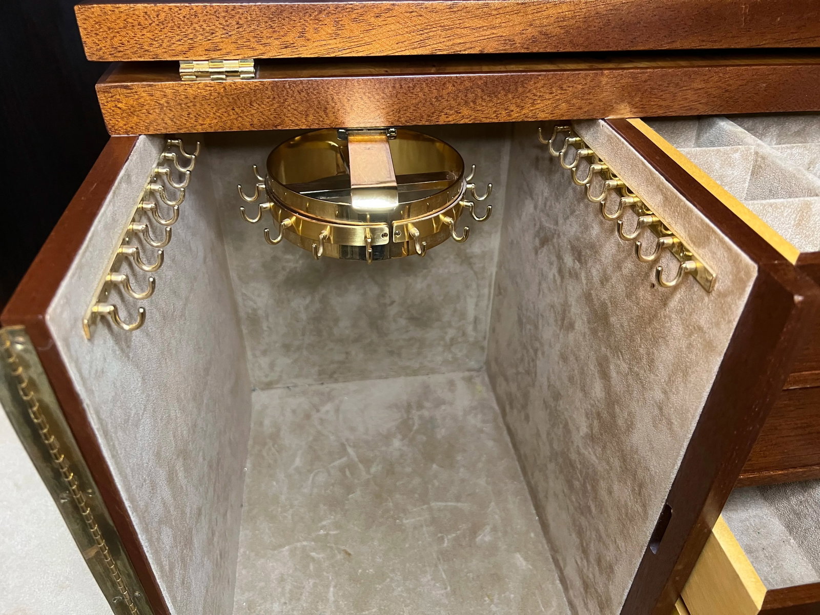 1990s Vintage Luxury Jewelry Case by Agresti of Florence, Italy, Hand-Crafted From Briarwood and Mah - 3