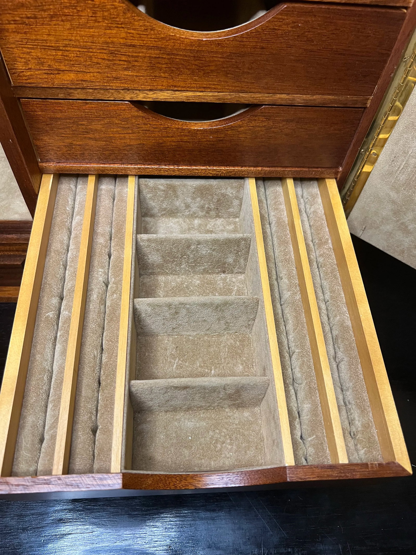 1990s Vintage Luxury Jewelry Case by Agresti of Florence, Italy, Hand-Crafted From Briarwood and Mah - 5
