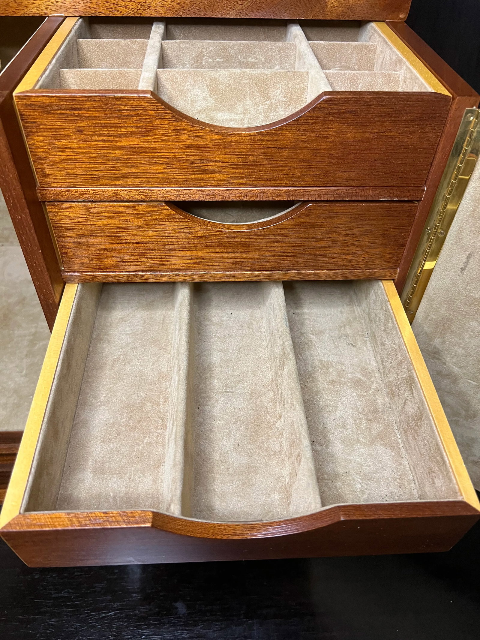 1990s Vintage Luxury Jewelry Case by Agresti of Florence, Italy, Hand-Crafted From Briarwood and Mah - 6