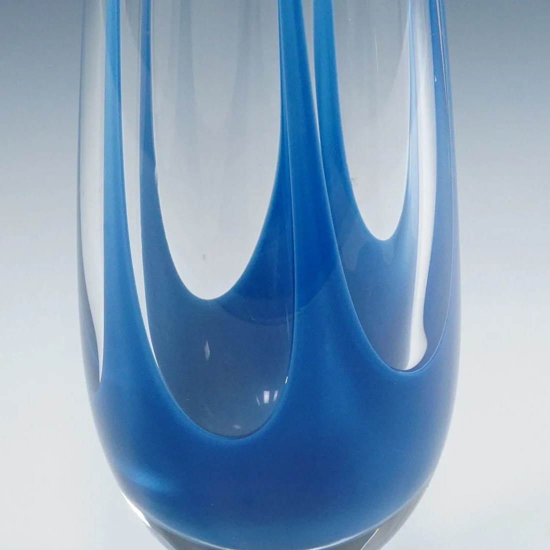 Vintage Art Glass Vase by Vicke Lindstrand for Kosta 1950s - 4