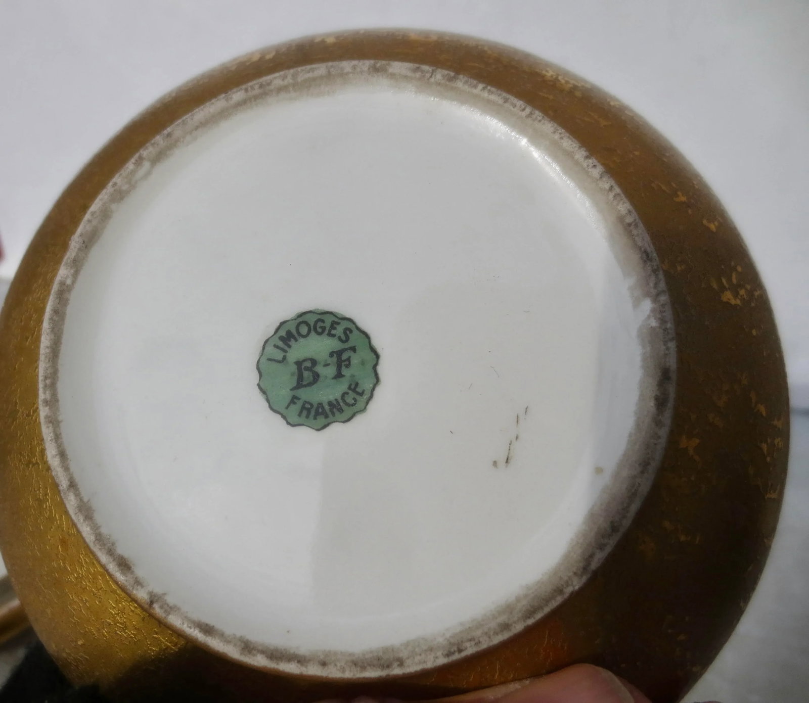 Limoge Porcelain Gilt Vanity Box - 4