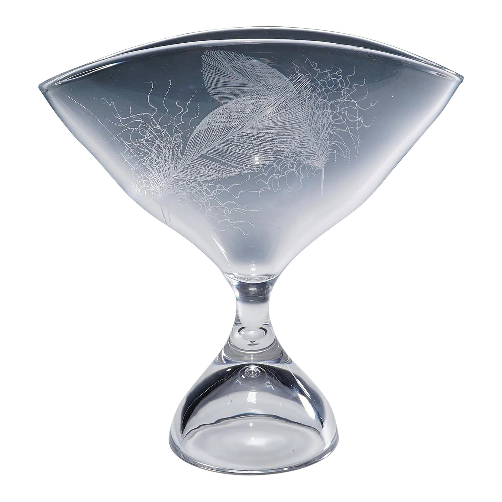 Footed Bowl With Feather Decoration by Vicke Lindstrand for Kosta 1950s: Footed Bowl with Feather Decoration by Vicke Lindstrand for Kosta 1950s A vintage crystal bowl designed by the Swedish designer Vicke Lindstrand (1904-1983) for Kosta Boda. Blown clear crystal glass