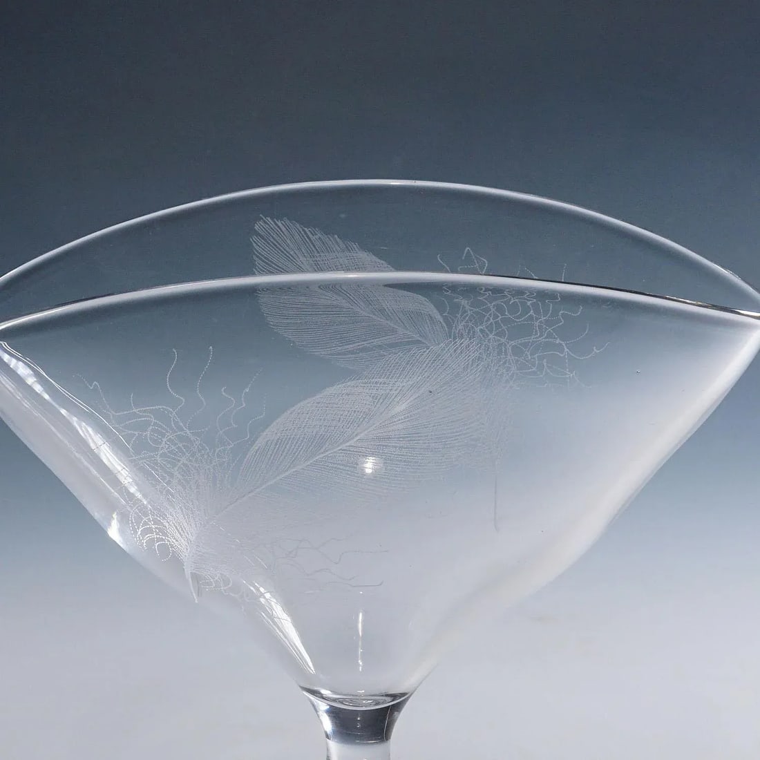 Footed Bowl With Feather Decoration by Vicke Lindstrand for Kosta 1950s - 4