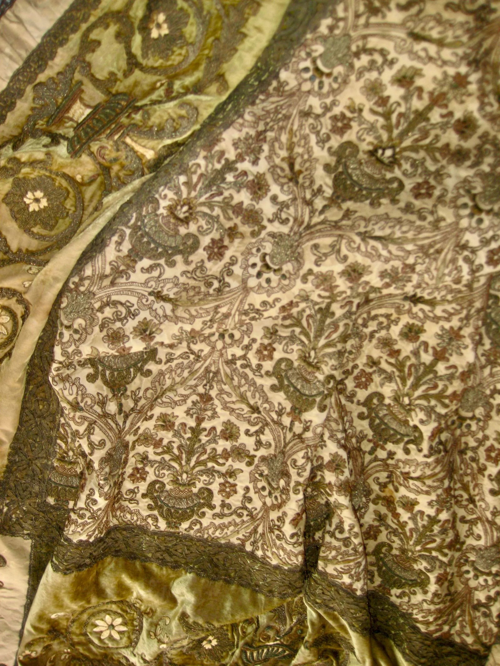 Late 19th Century Gold and Silver Embroidered Velvet Tablecloth or Cover - 5