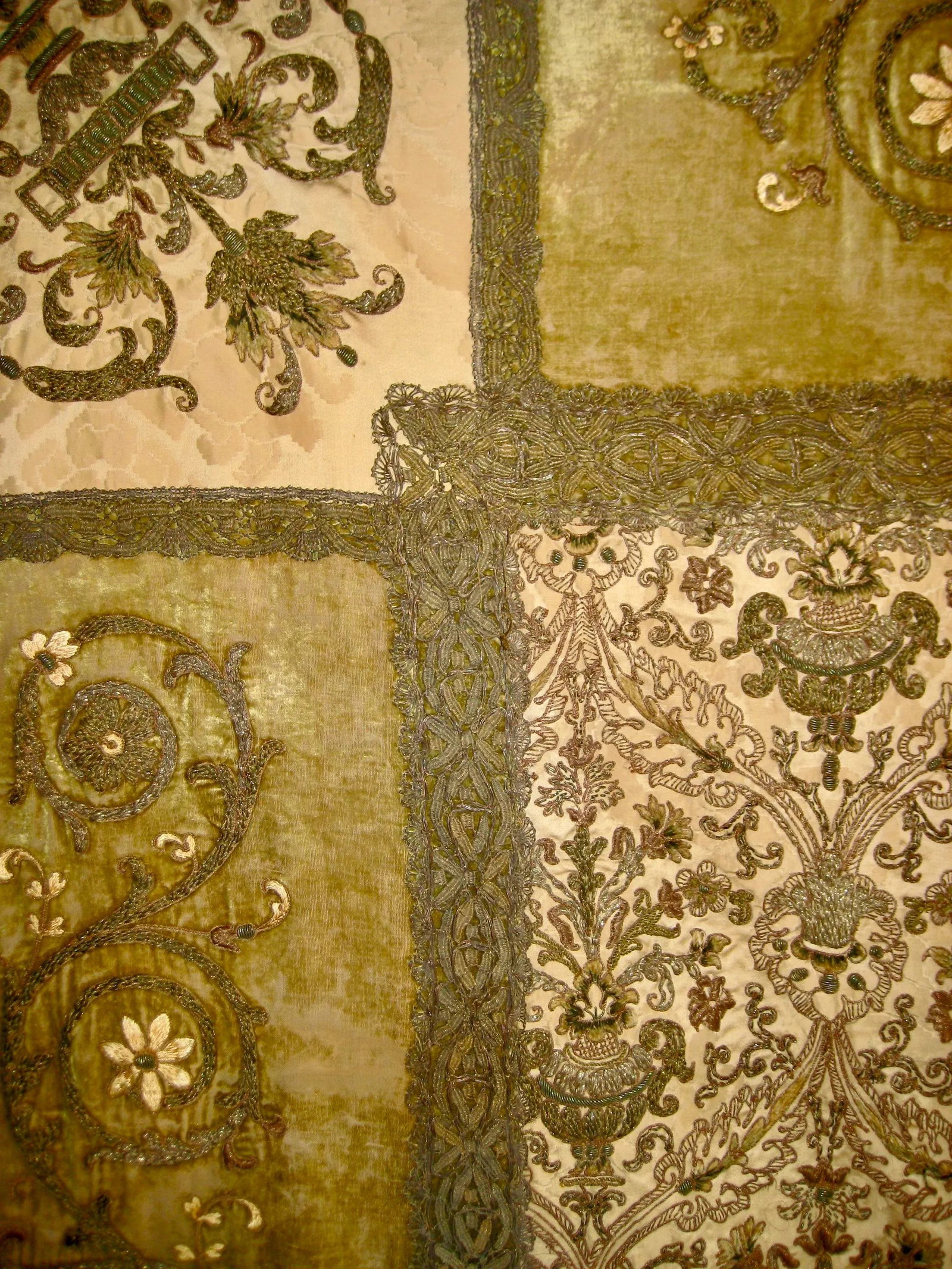 Late 19th Century Gold and Silver Embroidered Velvet Tablecloth or Cover - 6