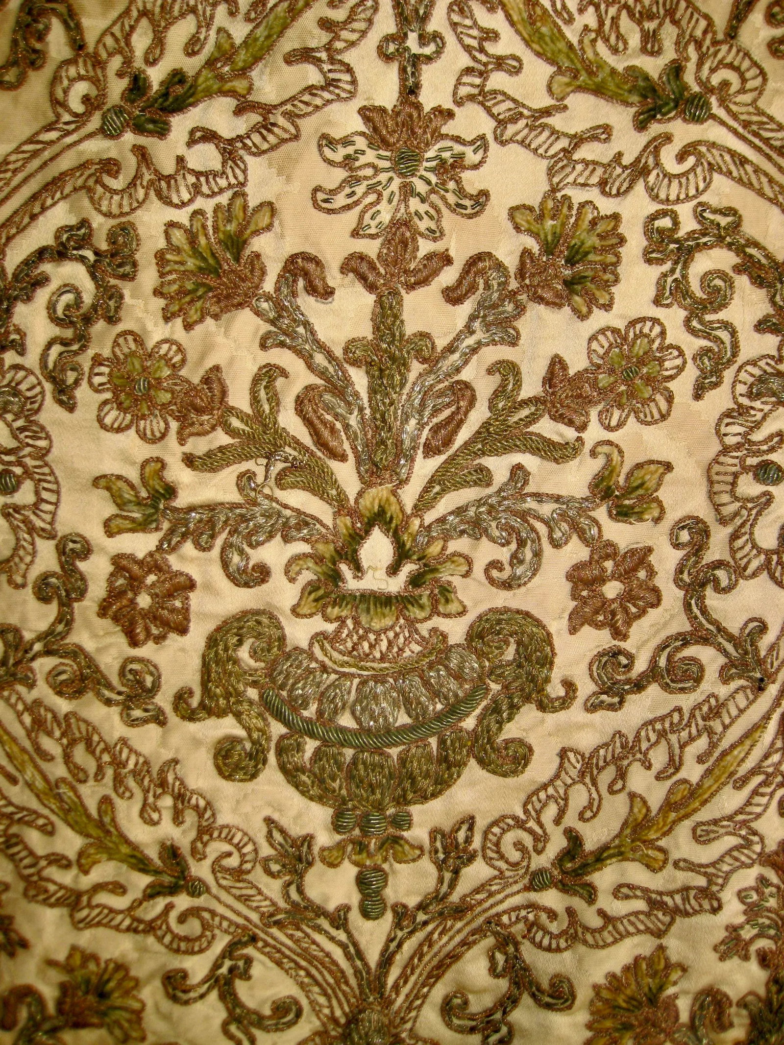 Late 19th Century Gold and Silver Embroidered Velvet Tablecloth or Cover - 7