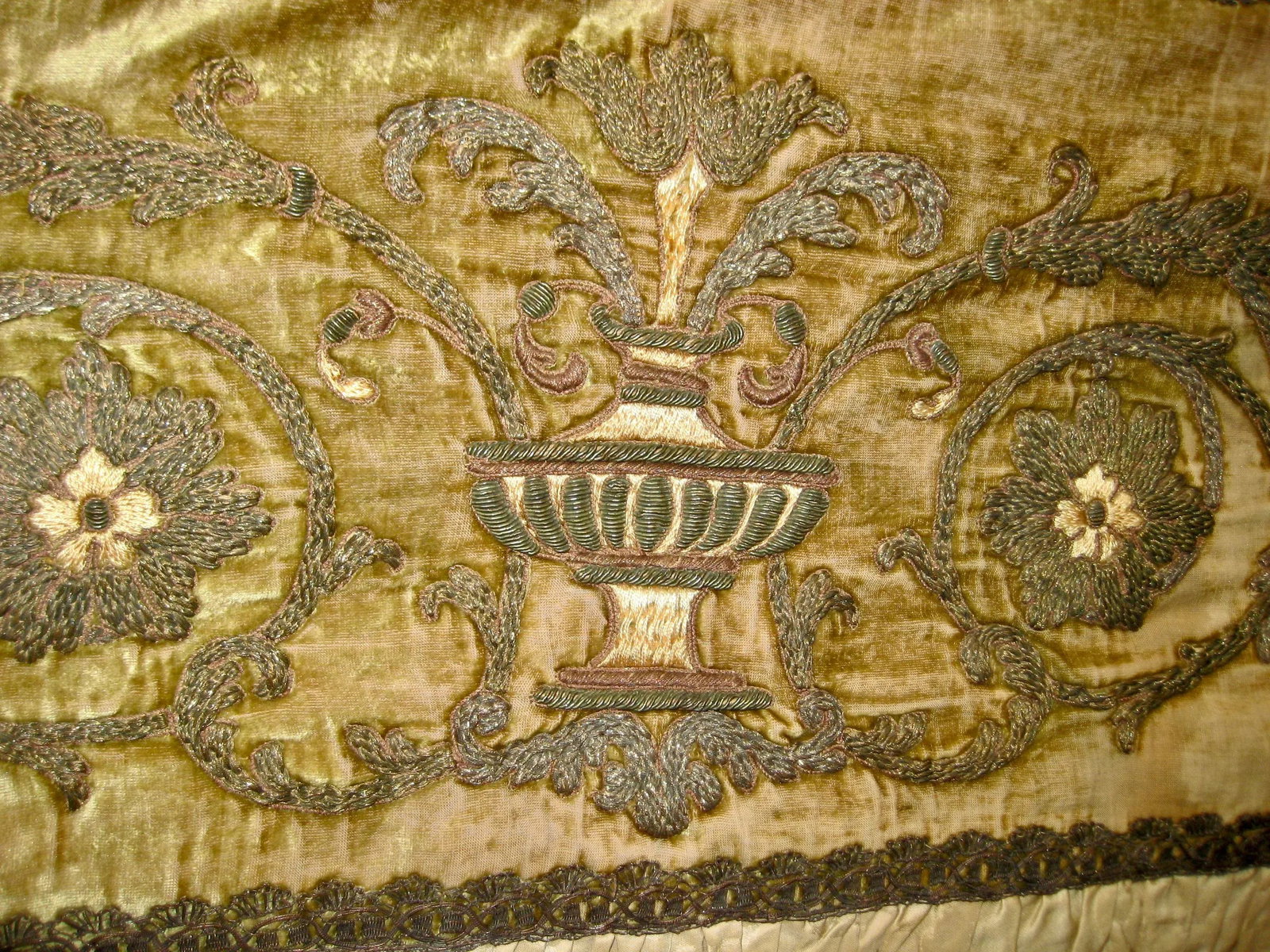 Late 19th Century Gold and Silver Embroidered Velvet Tablecloth or Cover - 8