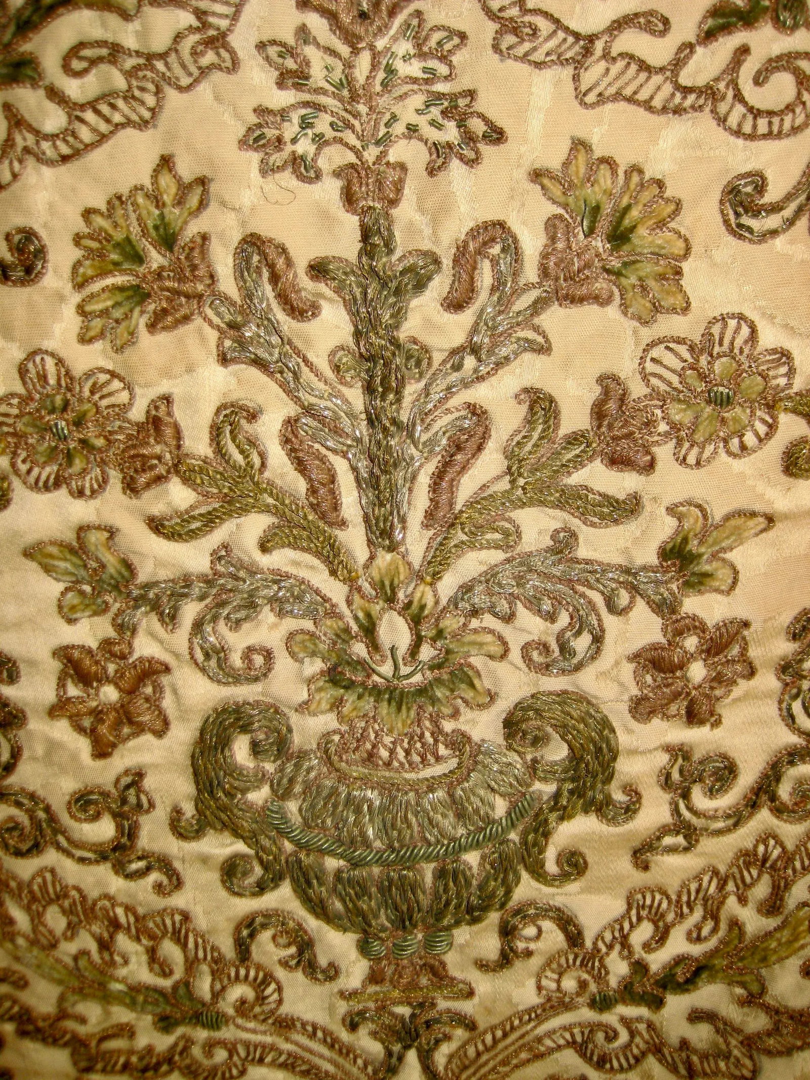 Late 19th Century Gold and Silver Embroidered Velvet Tablecloth or Cover - 9