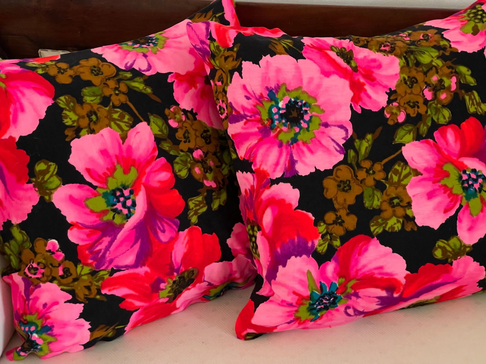 Impressive Pair of Floral Pillows Feather Down Insert - 5