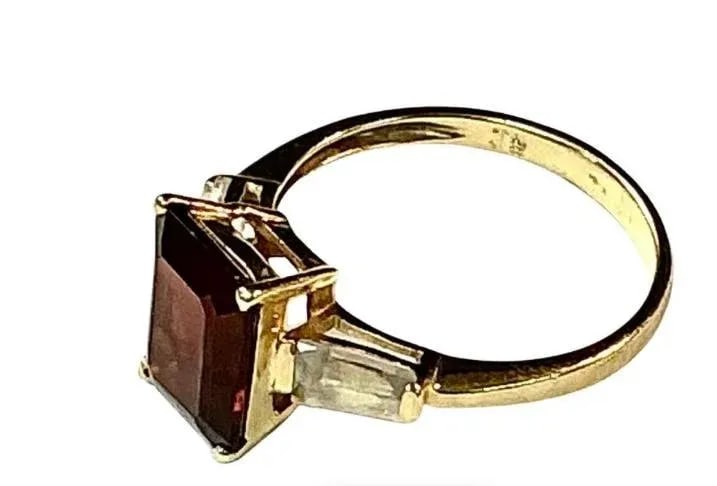 Garnet With Diamond Baguettes 14k Yellow Gold Ring - 2