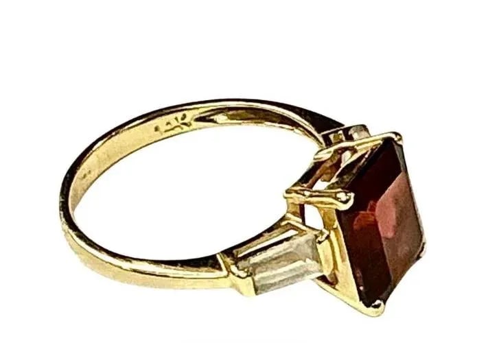 Garnet With Diamond Baguettes 14k Yellow Gold Ring - 3