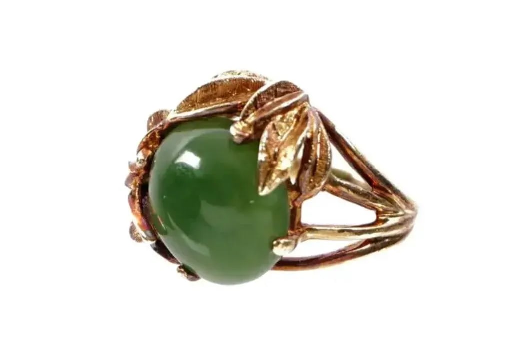 14k Gold and Jade Cabochon Floriform Ring - 2