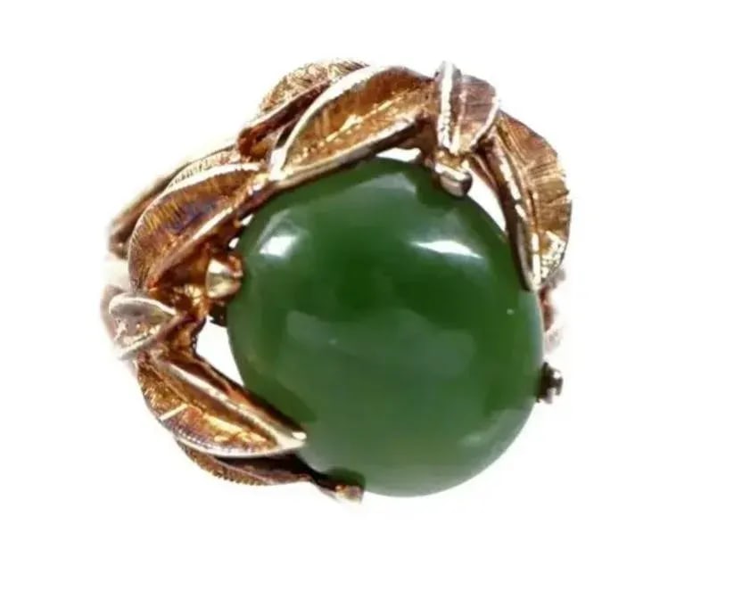 14k Gold and Jade Cabochon Floriform Ring - 3