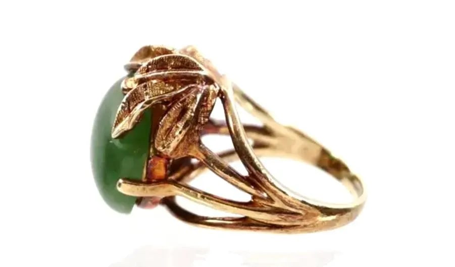 14k Gold and Jade Cabochon Floriform Ring - 5