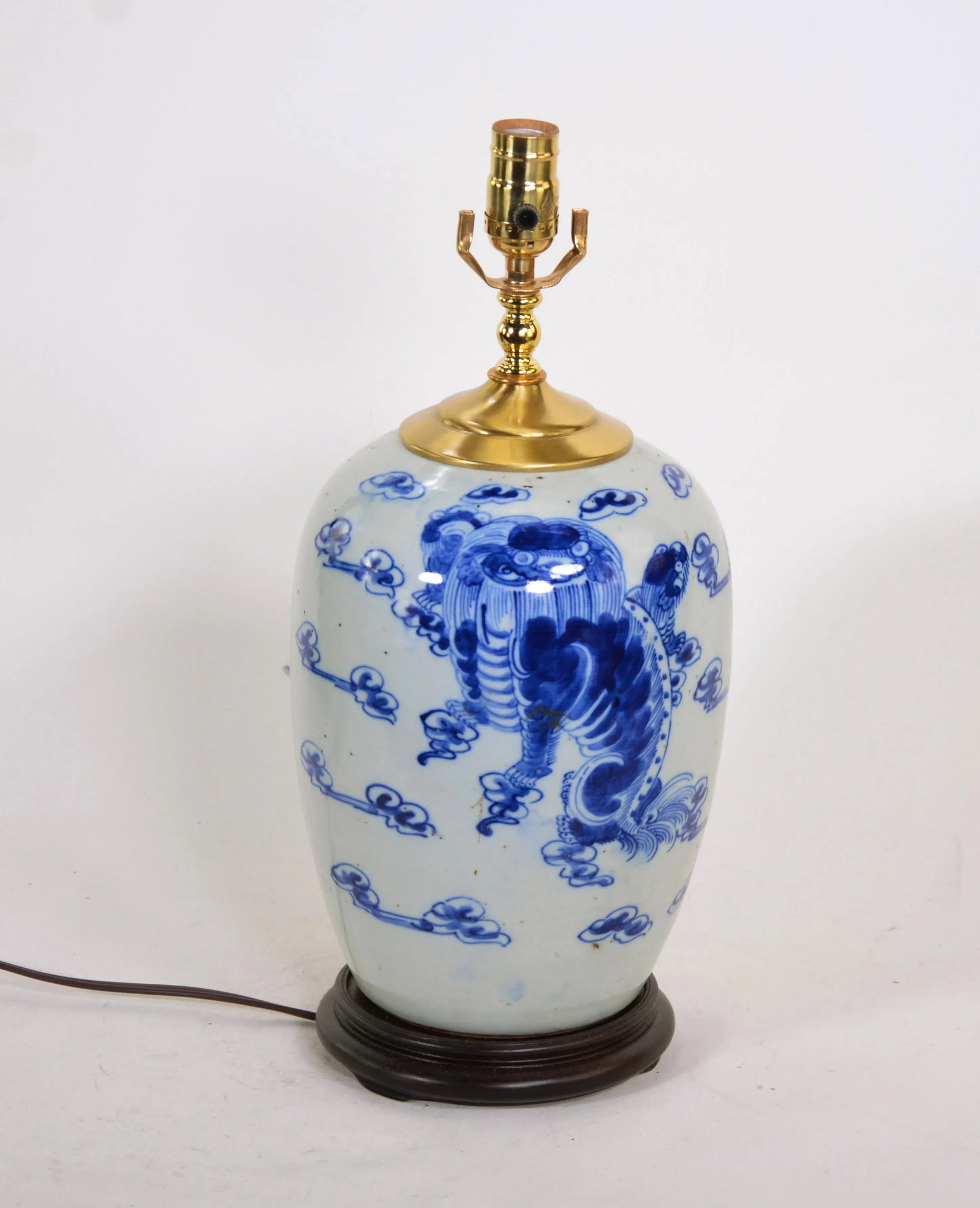 Chinese Blue and White Porcelain Vase Table Lamp at the End of the 19th Century - 2