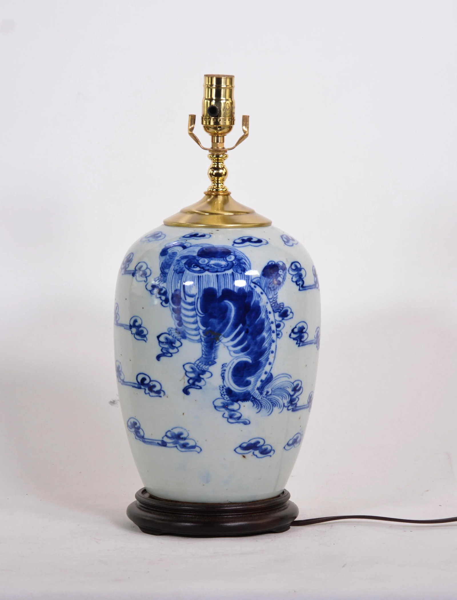 Chinese Blue and White Porcelain Vase Table Lamp at the End of the 19th Century - 6