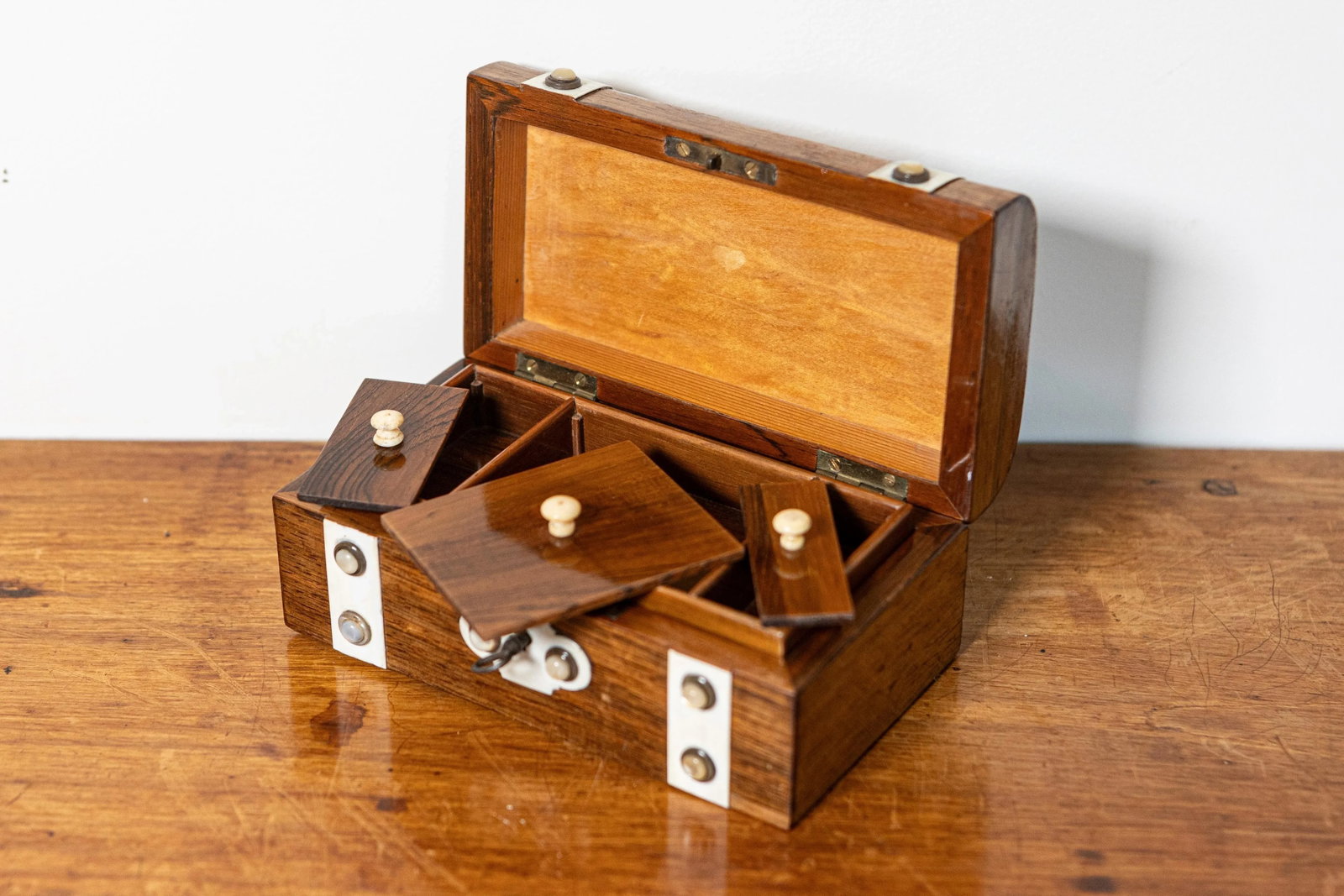 19th Century Danish Rosewood Tea Caddy with Bone Inlay, Circa 1860 - 7