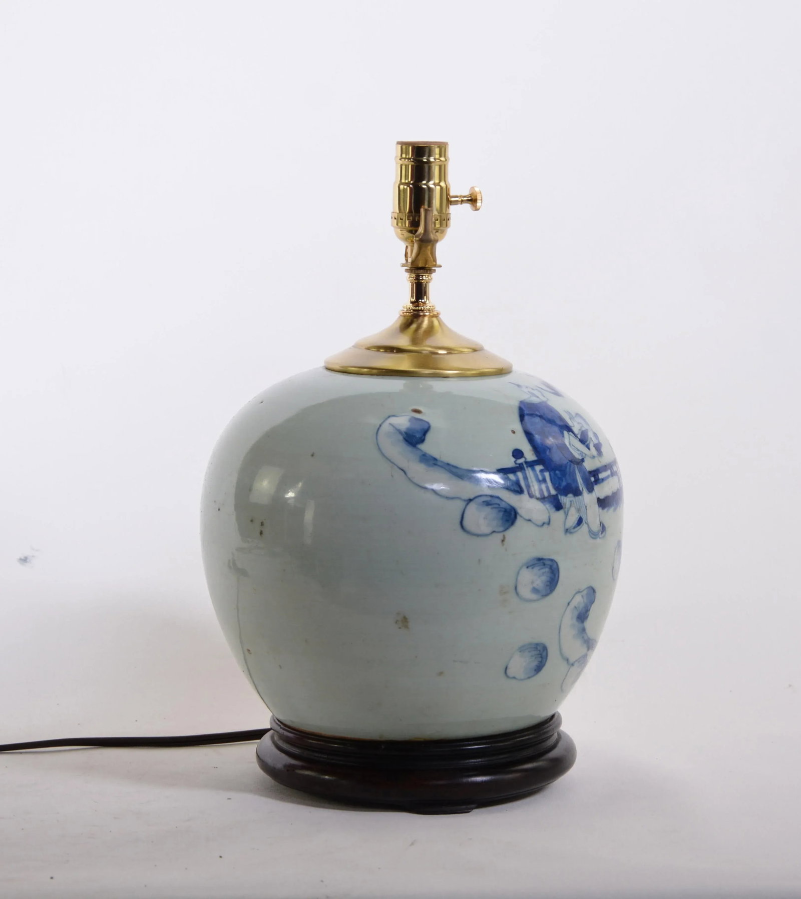 19th Century Chinese Blue and White Porcelain Vase Table Lamp - 2