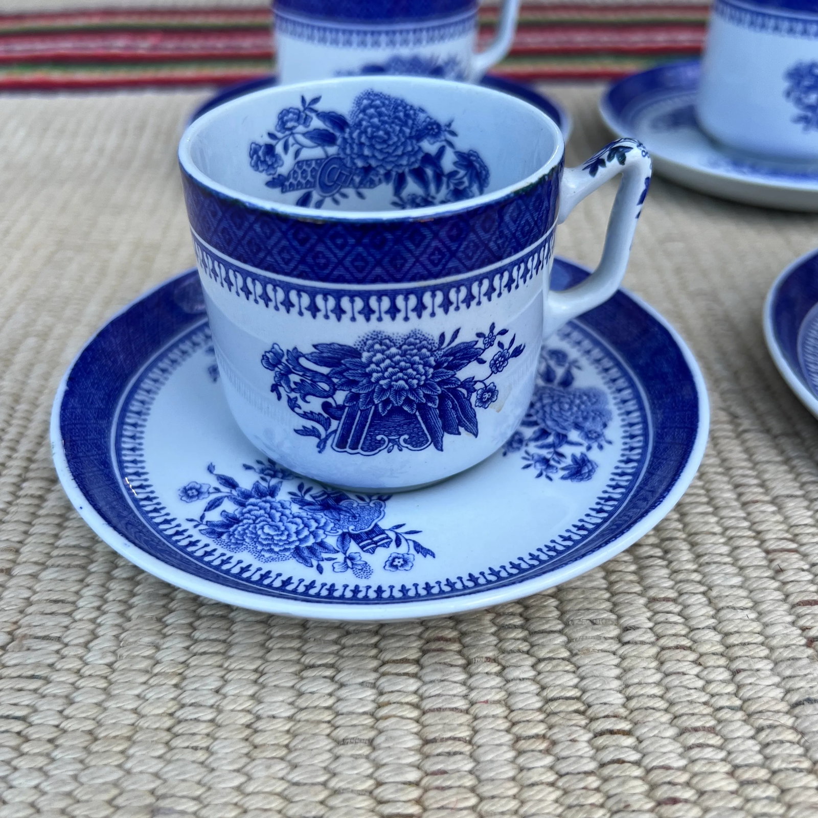 A Set of 4 Copeland Spode Fitzhugh Blue Demitasse Cups and Saucers, Circa 1960's - 2