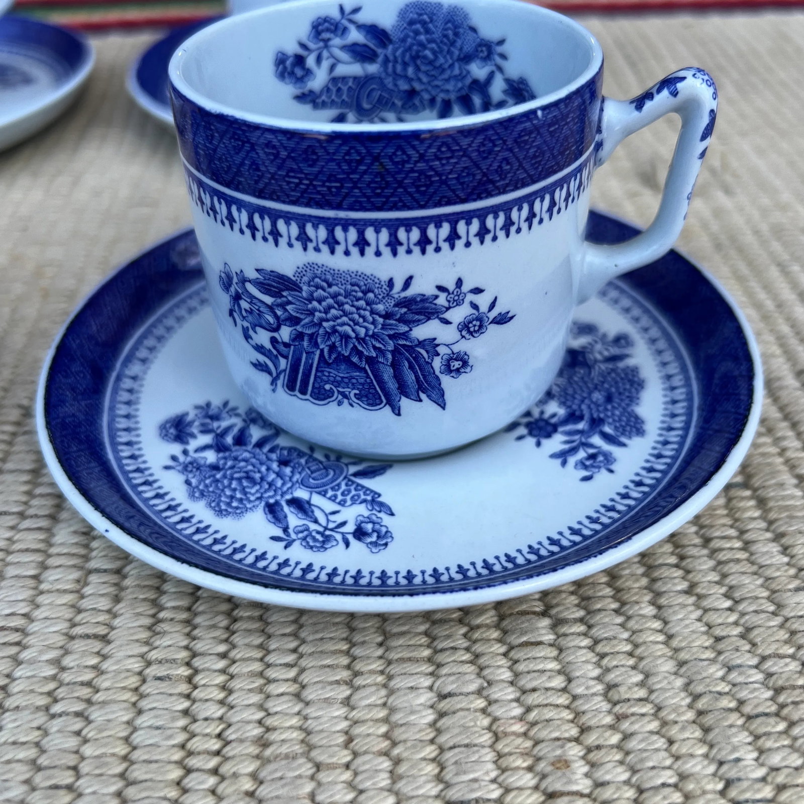 A Set of 4 Copeland Spode Fitzhugh Blue Demitasse Cups and Saucers, Circa 1960's - 3