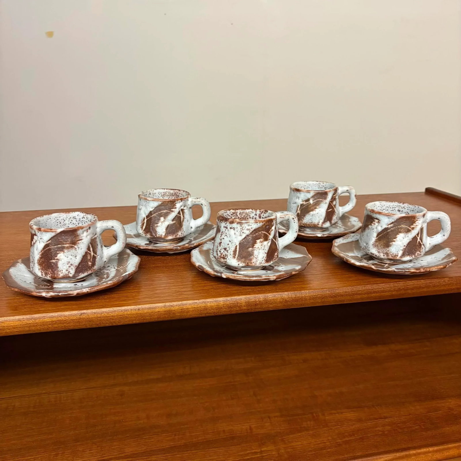 Set of 5 Kishi Shino Ware Coffee Cups & Saucers With Signed Tomobako Box - 2