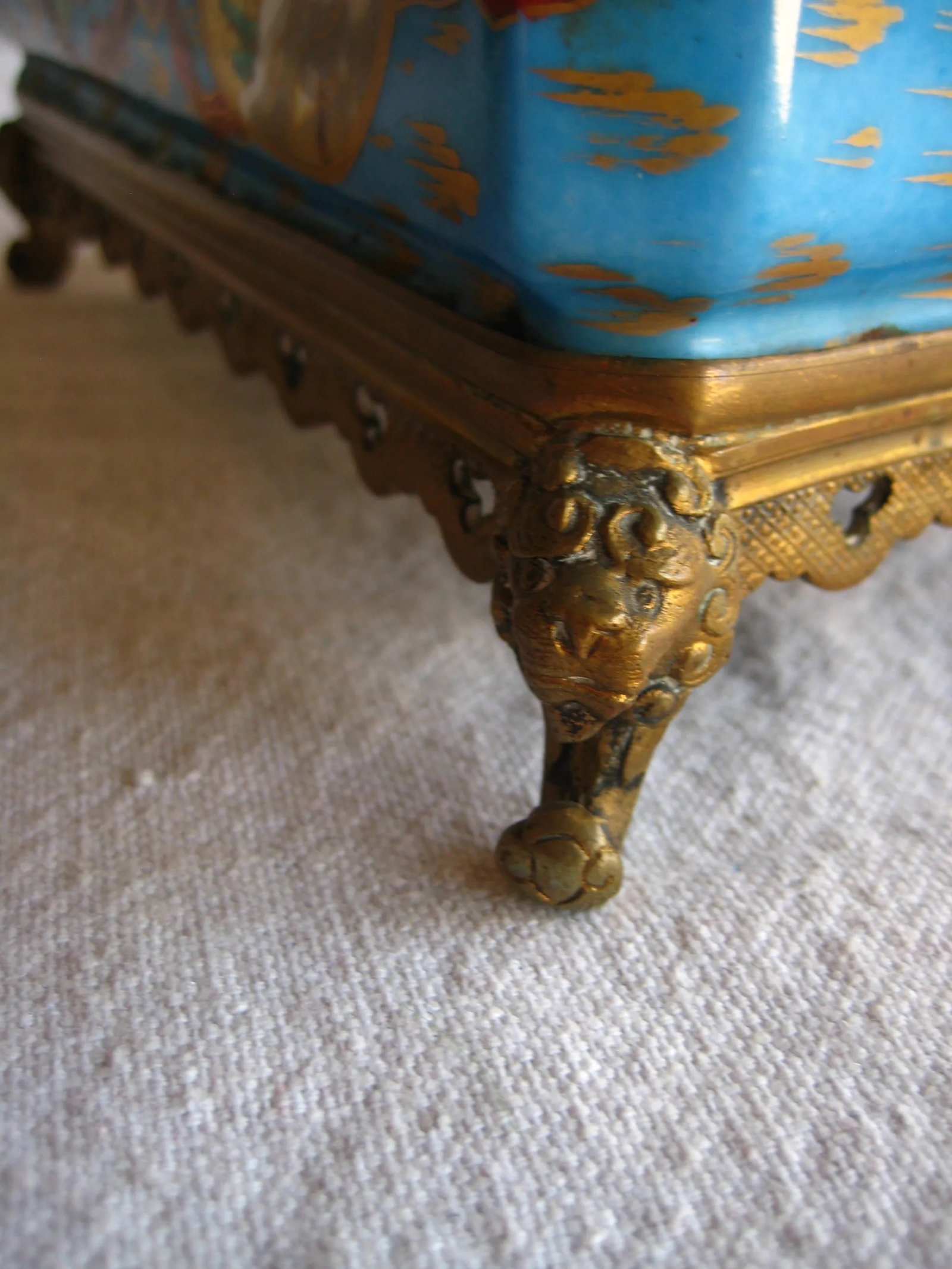 Mid 19th CenturyFrench Jacob Petit Style Porcelain Chinoiserie Jewelry Box - 8