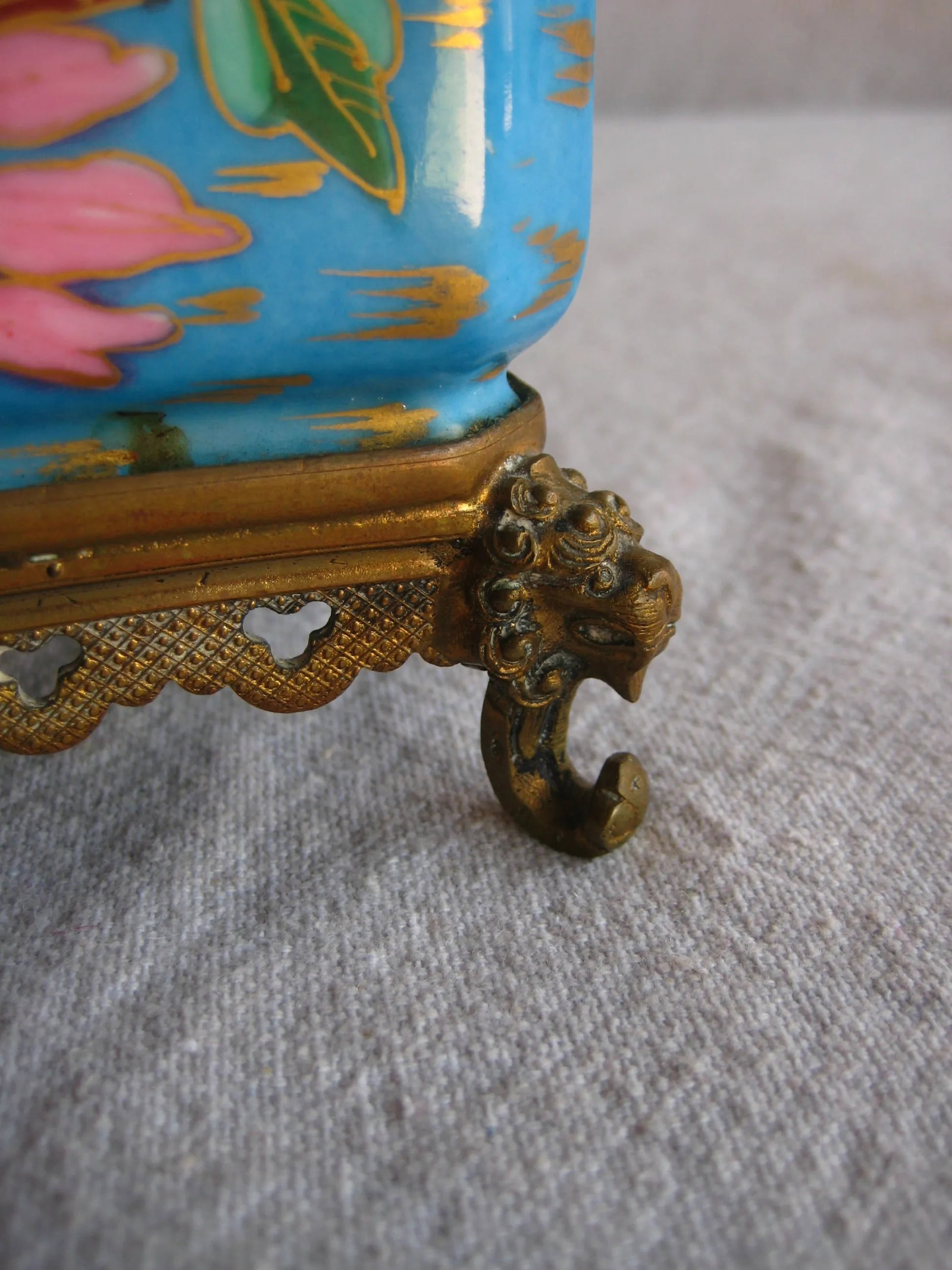 Mid 19th CenturyFrench Jacob Petit Style Porcelain Chinoiserie Jewelry Box - 9