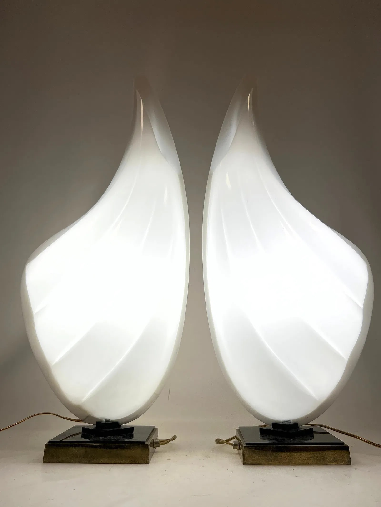 Two-Tone Rougier Clam Shell Acrylic Table Lamps - A Pair - 9