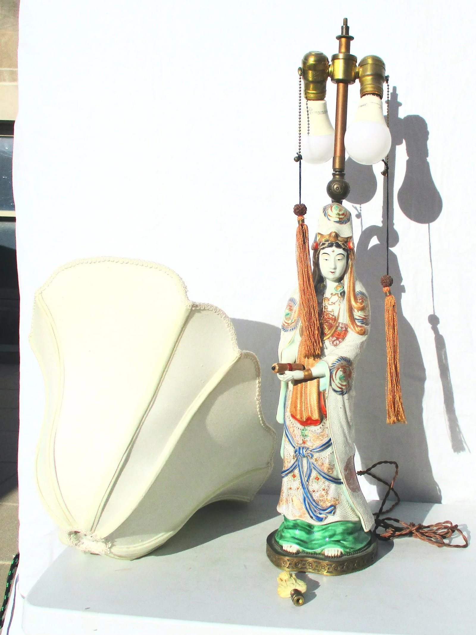 Antique Japanese Kutani Porcelain Lamp and Shade - 5