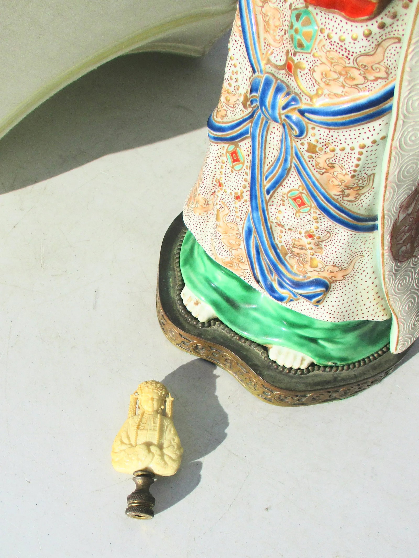 Antique Japanese Kutani Porcelain Lamp and Shade - 6