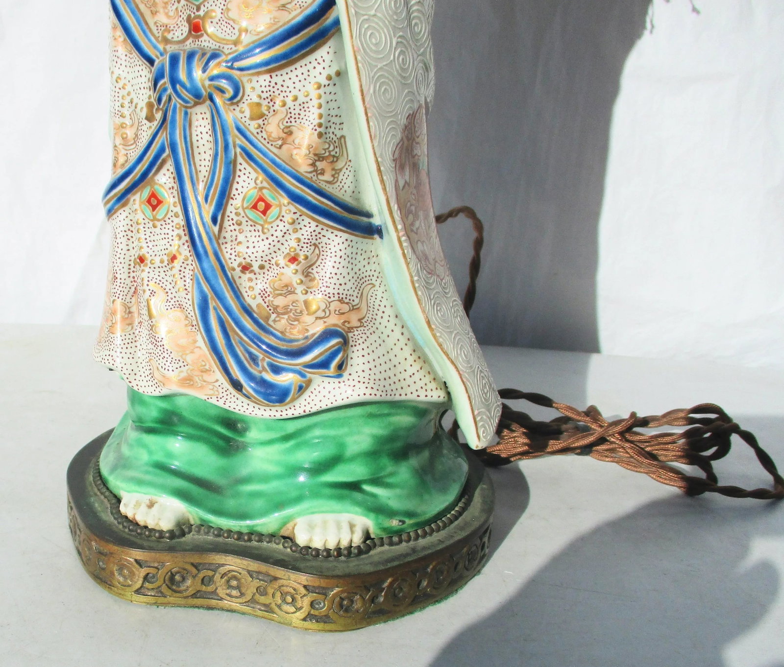 Antique Japanese Kutani Porcelain Lamp and Shade - 8