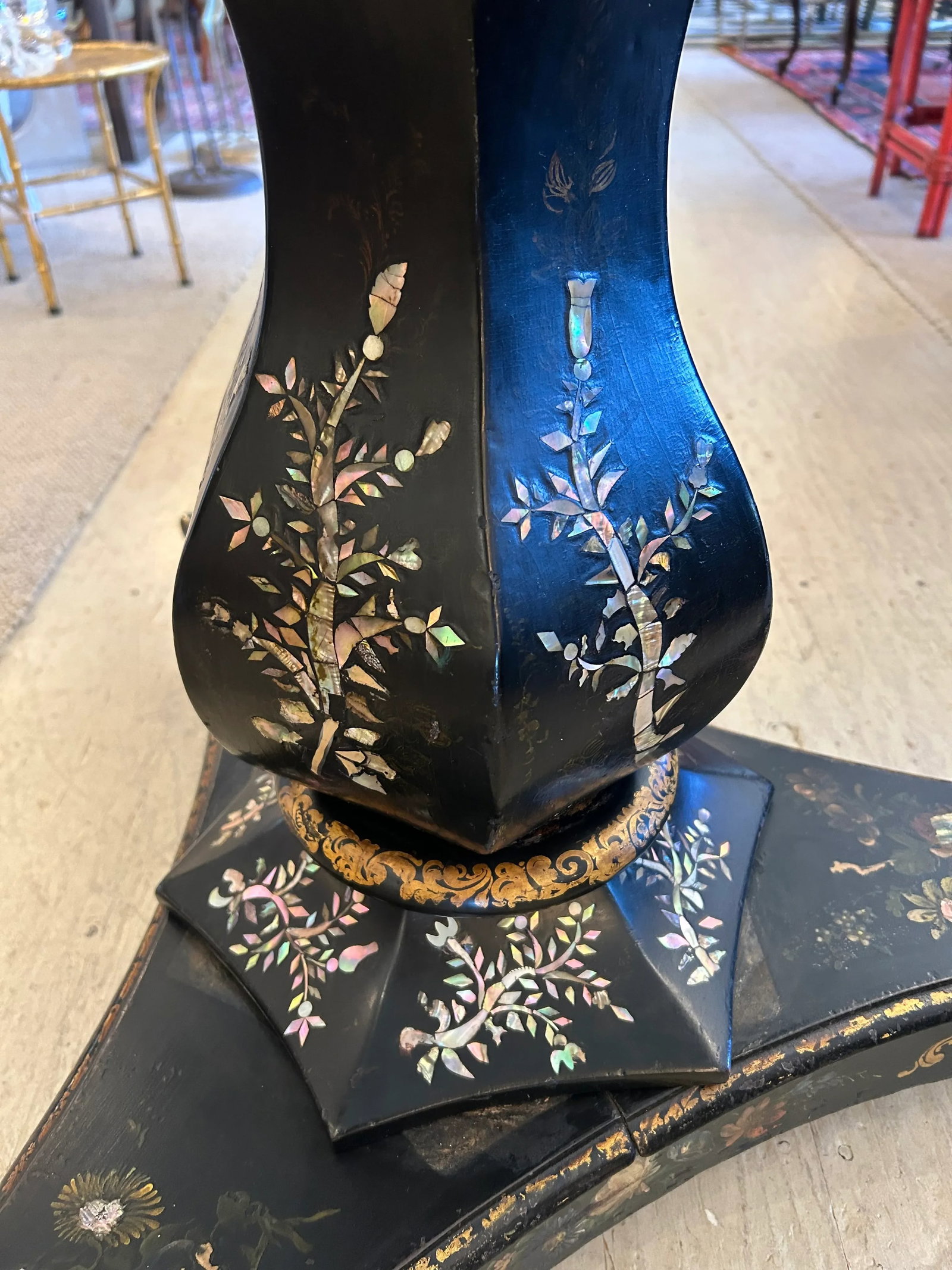 19th Century English Regency Black Lacquer and Inlaid Round Dining Table - 12