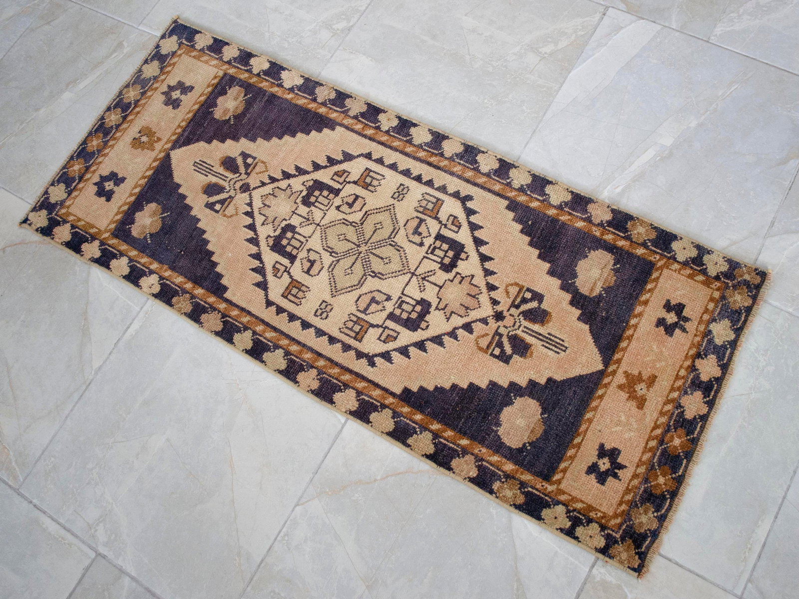 Hand Knotted Door Mat, Entryway Rug, Bath Mat, Kitchen Decor, Small Rug, Turkish Rug - 1"² - 11
