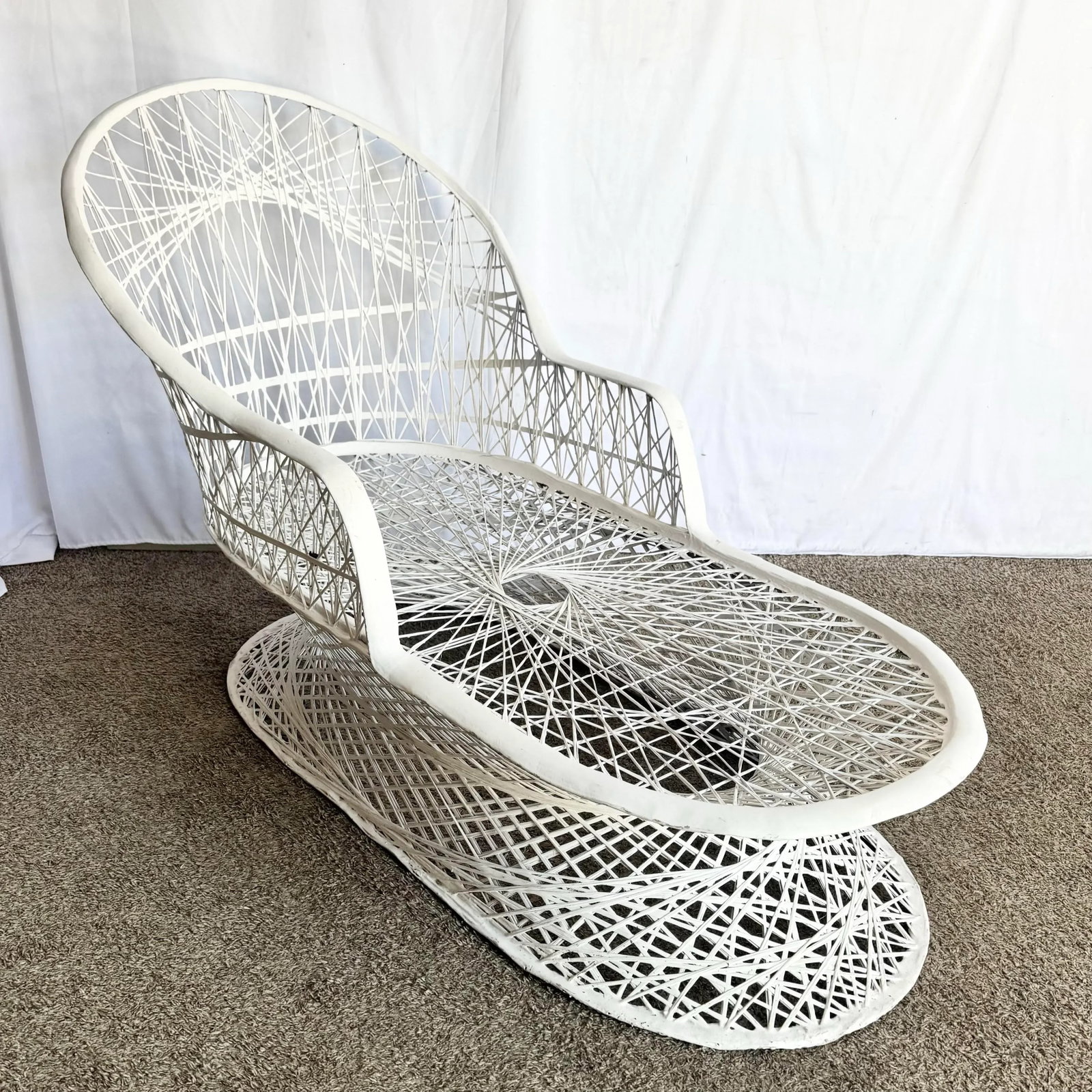 Mid Century Modern Spun Fiberglass Chaise Lounge - 2
