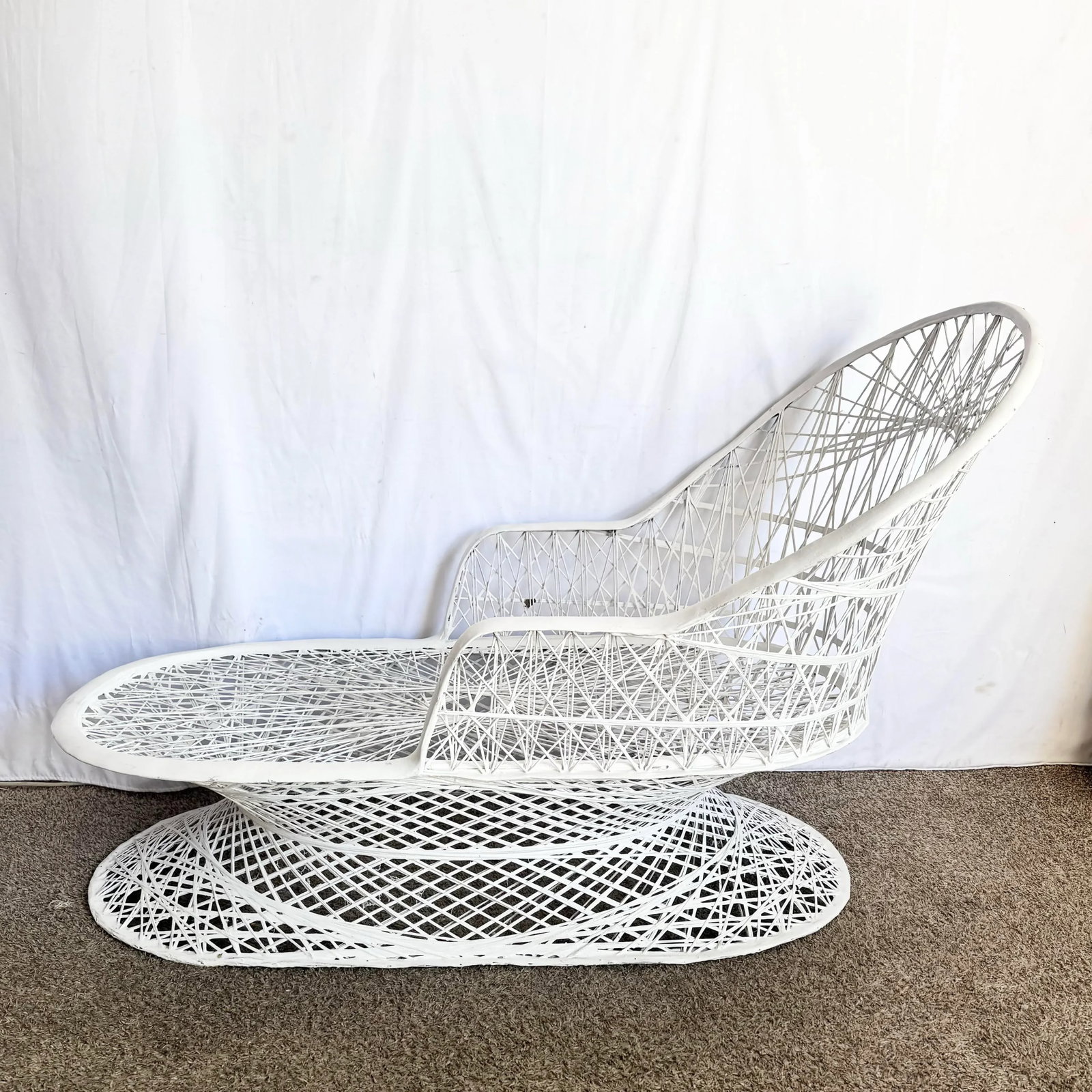 Mid Century Modern Spun Fiberglass Chaise Lounge - 3