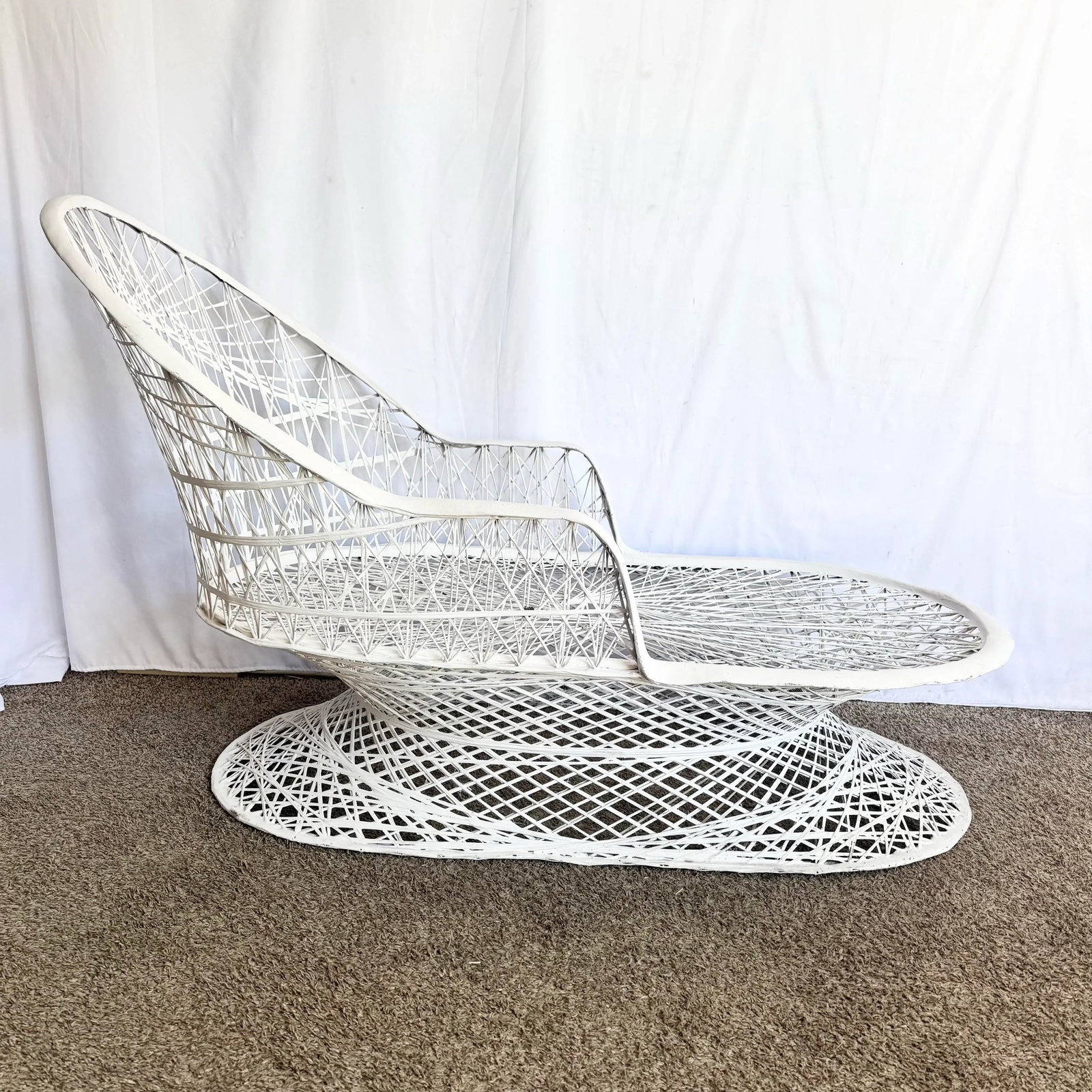 Mid Century Modern Spun Fiberglass Chaise Lounge - 8