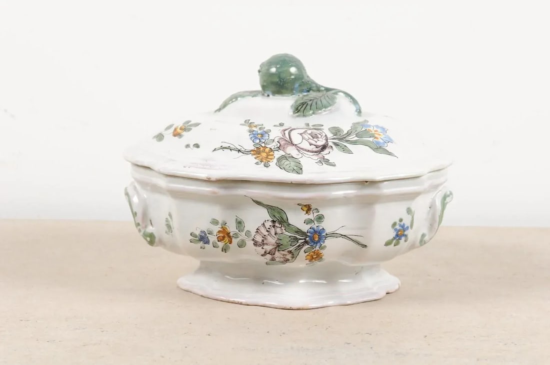 1750s Mid 18th Century French Faience Soup Tureen - 2