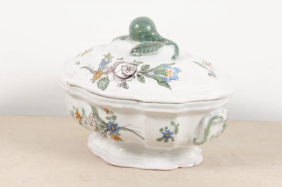 1750s Mid 18th Century French Faience Soup Tureen - 3