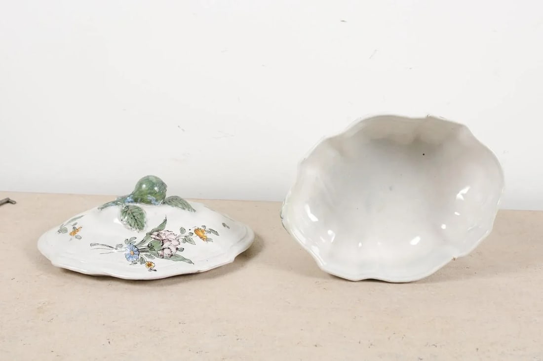 1750s Mid 18th Century French Faience Soup Tureen - 6
