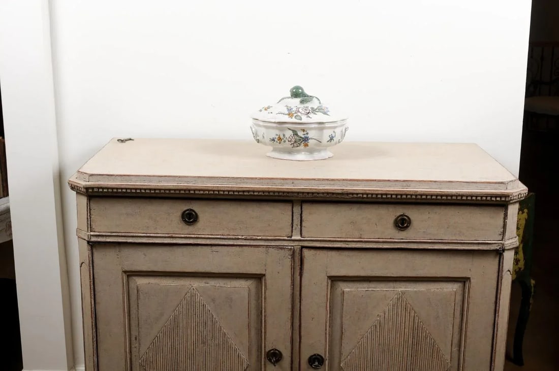 1750s Mid 18th Century French Faience Soup Tureen - 8