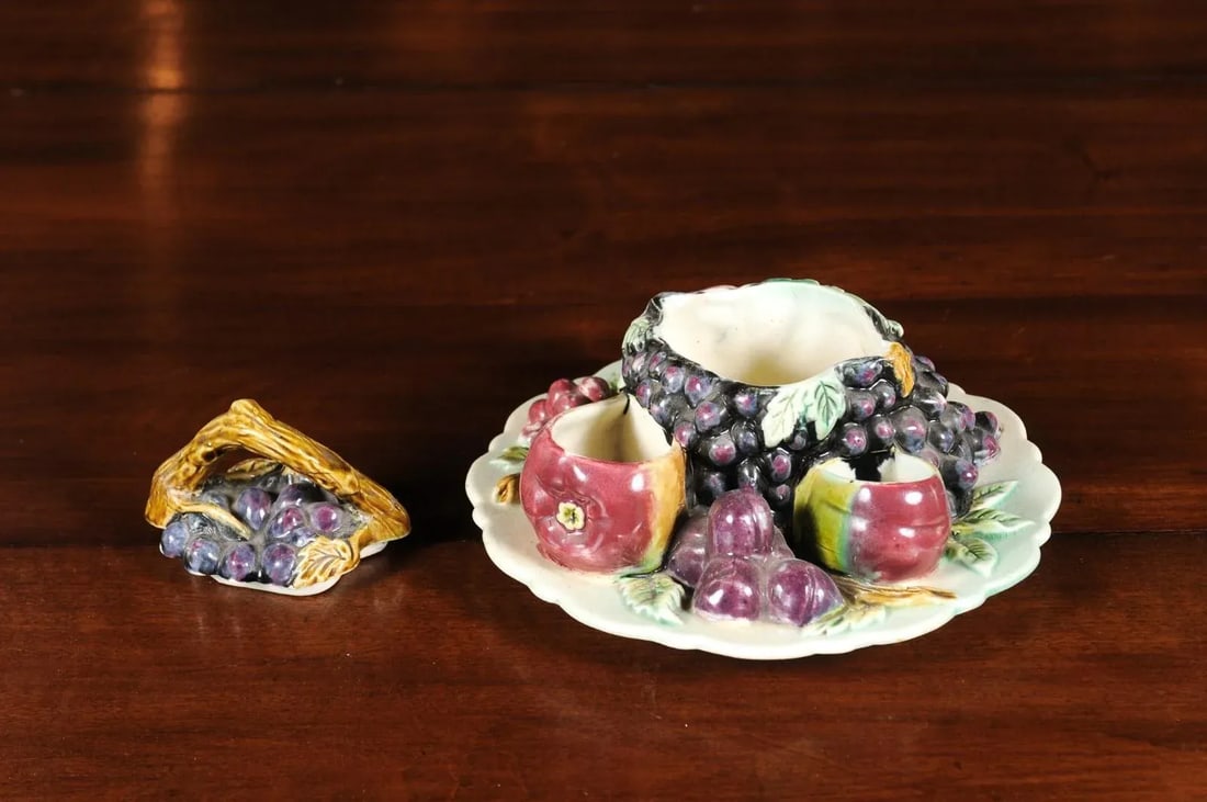 French 19th Century Glazed Majolica Lidded Fruit Dish with Grapes - 4