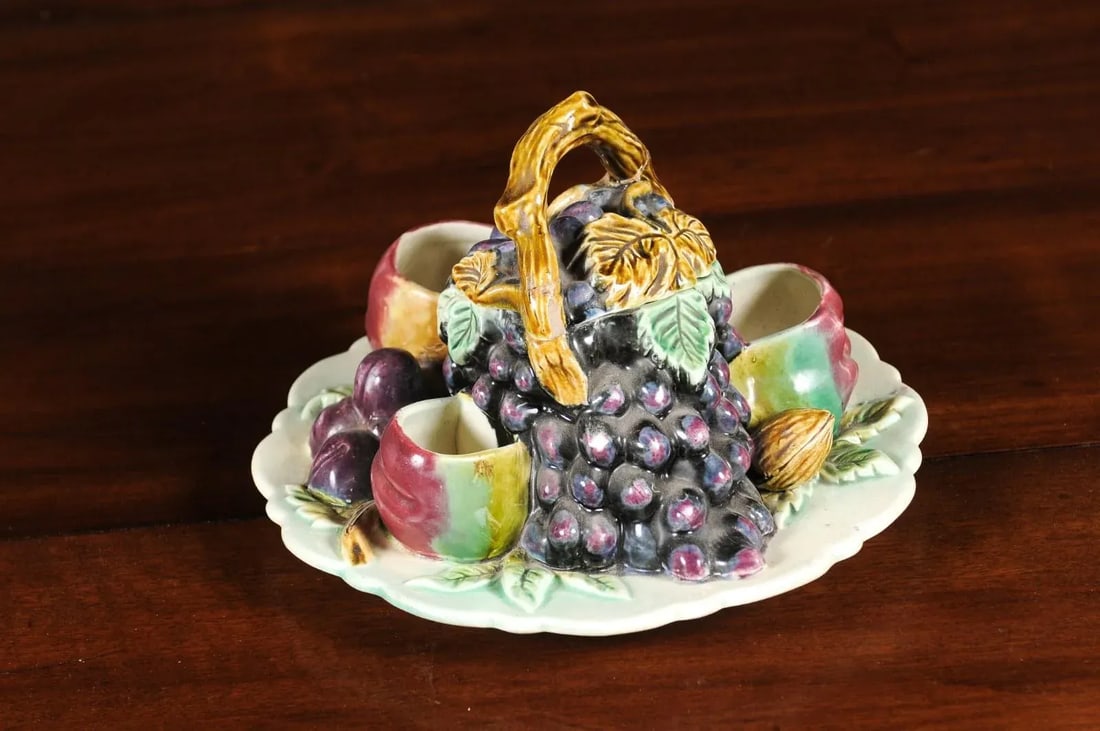 French 19th Century Glazed Majolica Lidded Fruit Dish with Grapes - 5