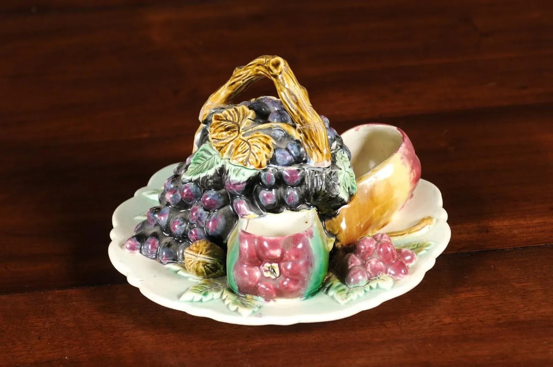 French 19th Century Glazed Majolica Lidded Fruit Dish with Grapes - 7